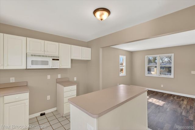 4414 Robinwood Avenue, Royal Oak Charter Township, MI 48073