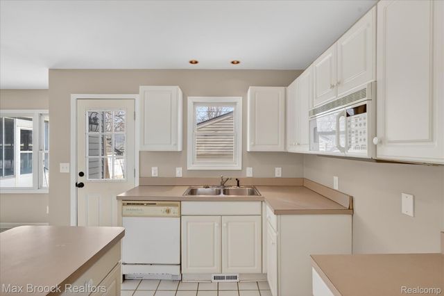 4414 Robinwood Avenue, Royal Oak Charter Township, MI 48073