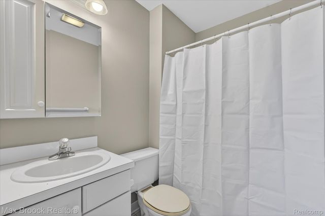 4414 Robinwood Avenue, Royal Oak Charter Township, MI 48073