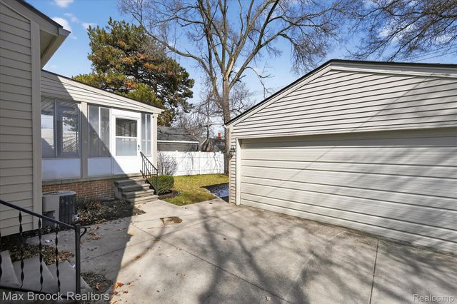 4414 Robinwood Avenue, Royal Oak Charter Township, MI 48073