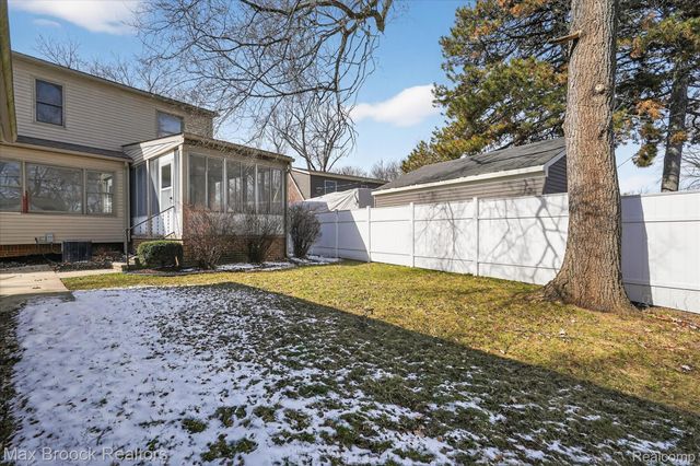 4414 Robinwood Avenue, Royal Oak Charter Township, MI 48073