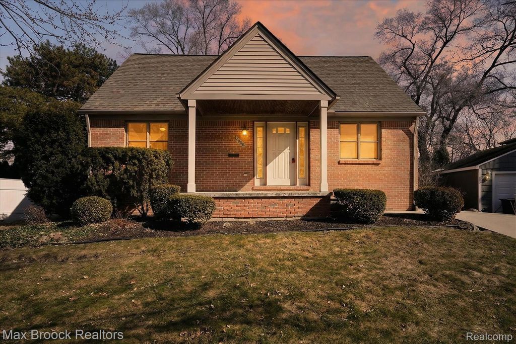 4414 Robinwood Avenue, Royal Oak Charter Township, MI 48073