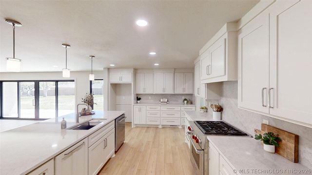 2200 Cloverleaf Place, Ardmore, OK 73401