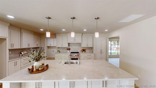 2200 Cloverleaf Place, Ardmore, OK 73401