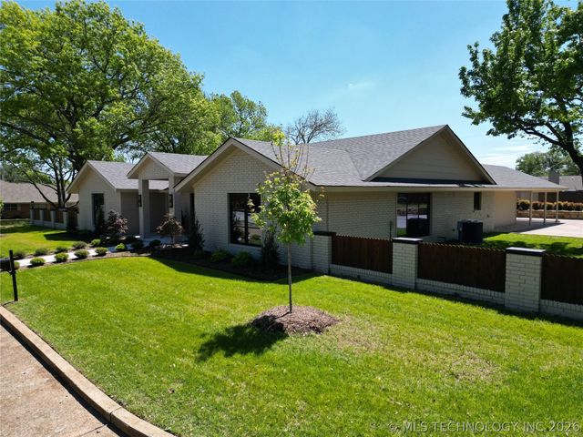 2200 Cloverleaf Place, Ardmore, OK 73401