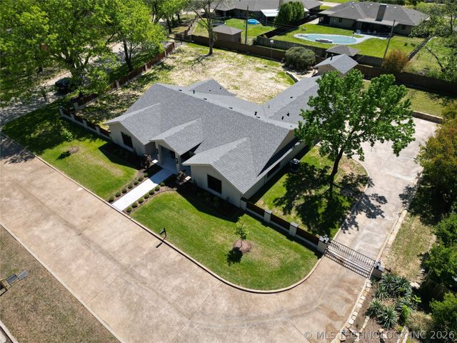 2200 Cloverleaf Place, Ardmore, OK 73401