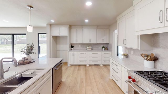 2200 Cloverleaf Place, Ardmore, OK 73401