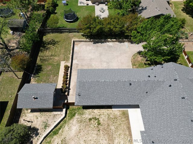 2200 Cloverleaf Place, Ardmore, OK 73401