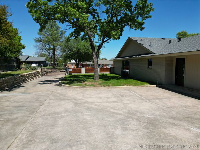 2200 Cloverleaf Place, Ardmore, OK 73401
