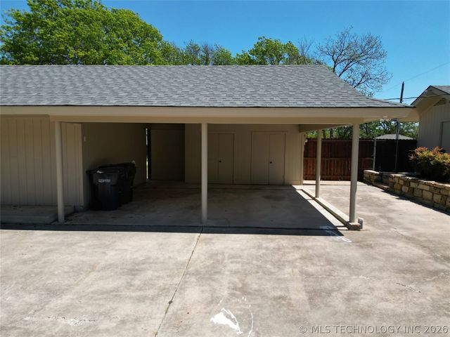 2200 Cloverleaf Place, Ardmore, OK 73401