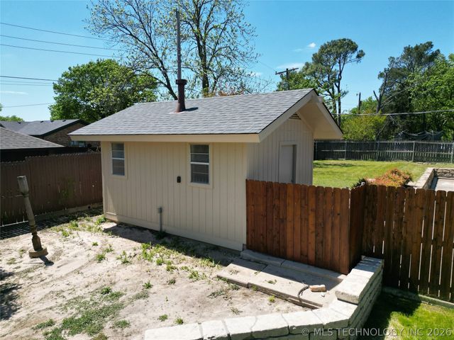 2200 Cloverleaf Place, Ardmore, OK 73401
