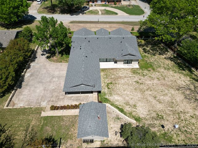 2200 Cloverleaf Place, Ardmore, OK 73401