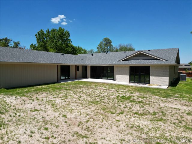 2200 Cloverleaf Place, Ardmore, OK 73401