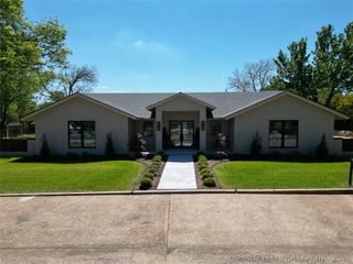 2200 Cloverleaf Place, Ardmore, OK 73401