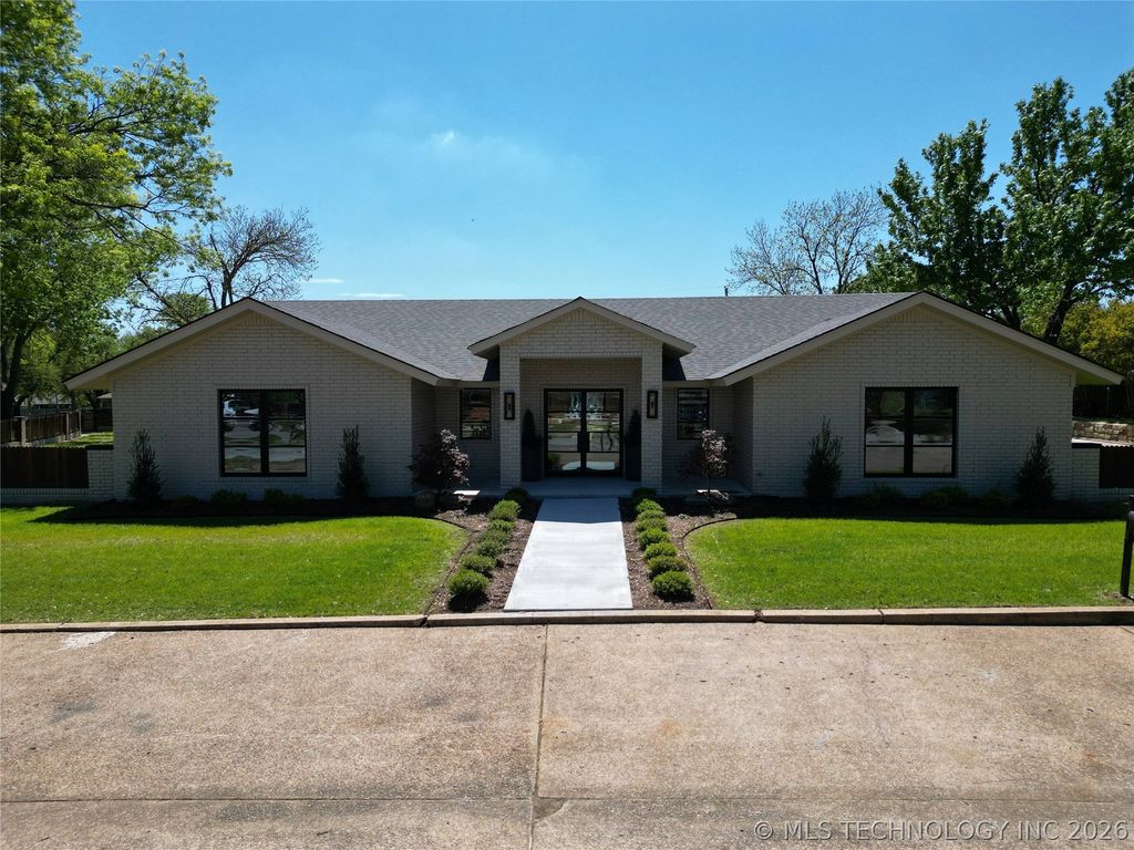 2200 Cloverleaf Place, Ardmore, OK 73401