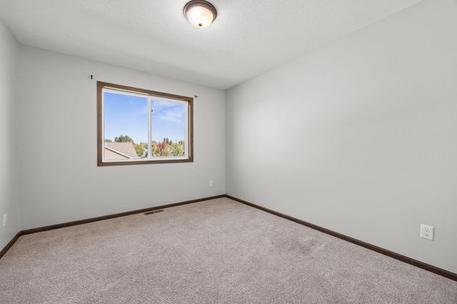 197 Eau Claire Avenue SE, Hutchinson, MN 55350