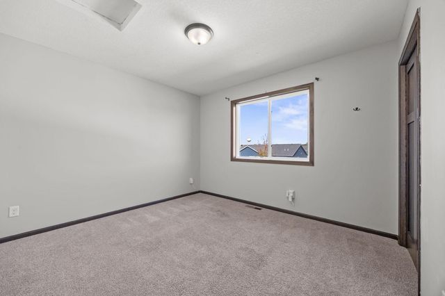 197 Eau Claire Avenue SE, Hutchinson, MN 55350