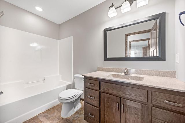 197 Eau Claire Avenue SE, Hutchinson, MN 55350