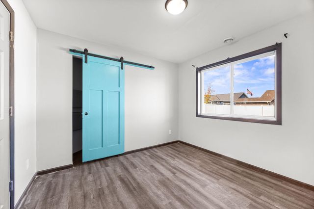 197 Eau Claire Avenue SE, Hutchinson, MN 55350