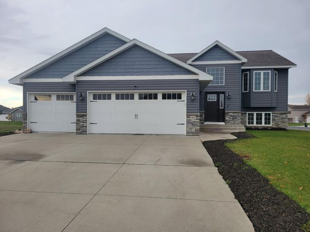 197 Eau Claire Avenue SE, Hutchinson, MN 55350