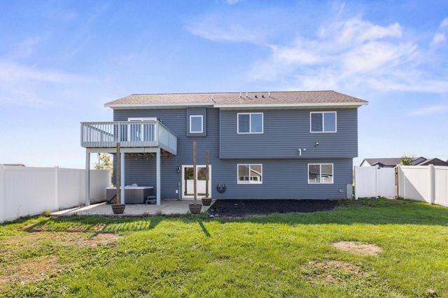 197 Eau Claire Avenue SE, Hutchinson, MN 55350