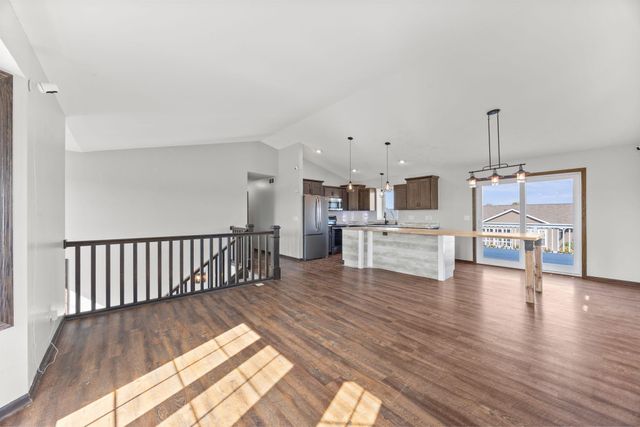 197 Eau Claire Avenue SE, Hutchinson, MN 55350