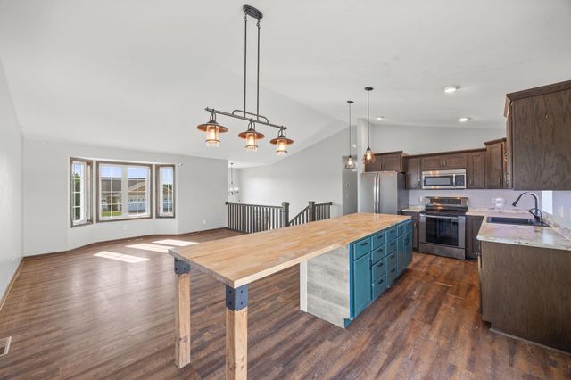 197 Eau Claire Avenue SE, Hutchinson, MN 55350