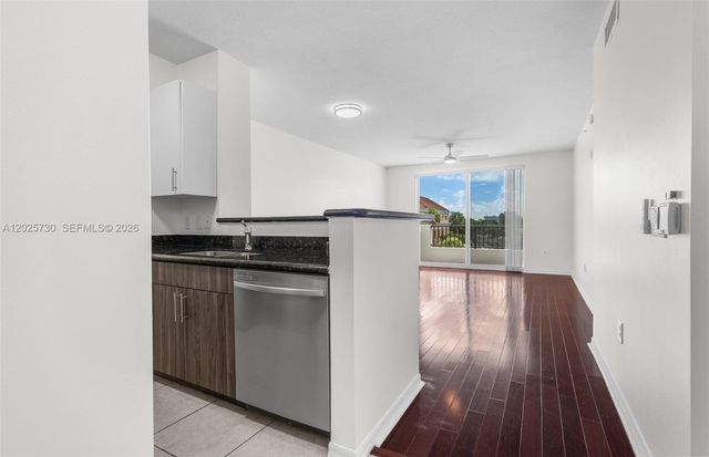 2421 NE 65th St 408, Fort Lauderdale, FL 33308
