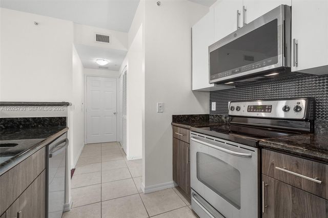 2421 NE 65th St 408, Fort Lauderdale, FL 33308