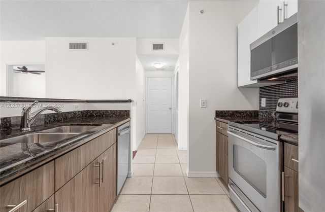 2421 NE 65th St 408, Fort Lauderdale, FL 33308