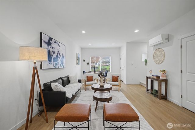 4749 Court R, Tacoma, WA 98404