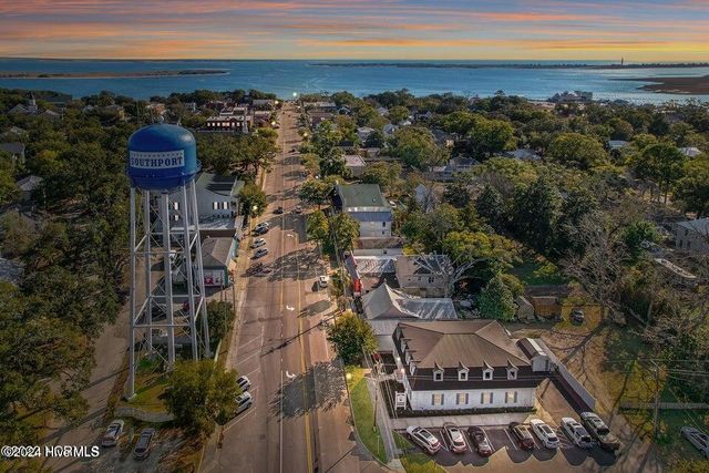 612 W Brown Street Apt B, Southport, NC 28461