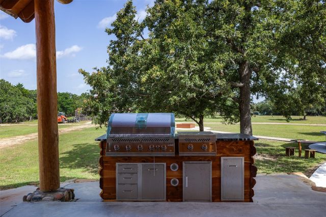 200 Fayetteville Farms, Fayetteville, TX 78940