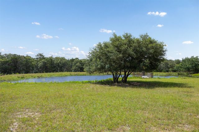 200 Fayetteville Farms, Fayetteville, TX 78940