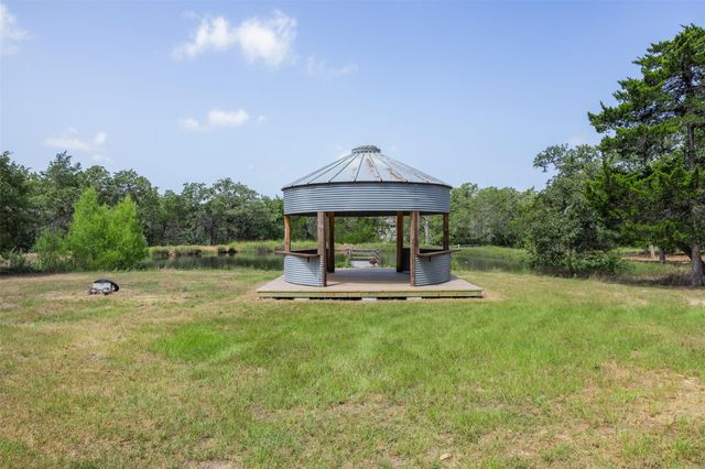 200 Fayetteville Farms, Fayetteville, TX 78940