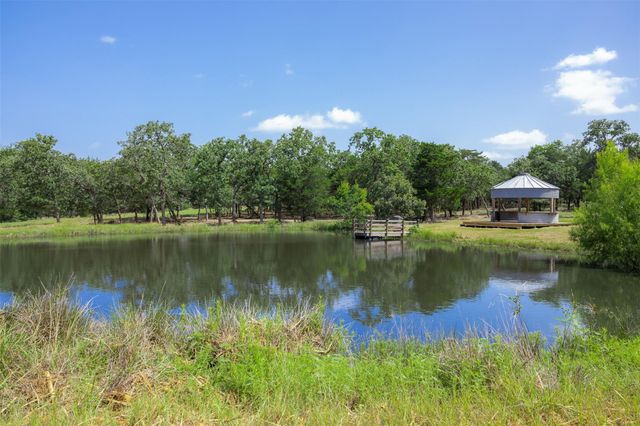 200 Fayetteville Farms, Fayetteville, TX 78940