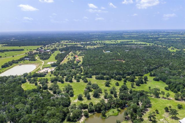 200 Fayetteville Farms, Fayetteville, TX 78940