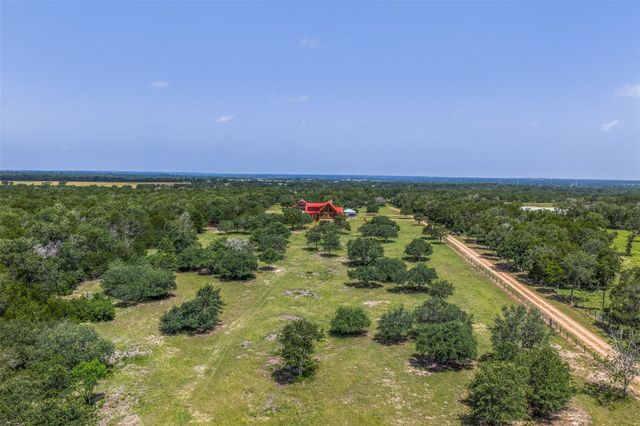 200 Fayetteville Farms, Fayetteville, TX 78940