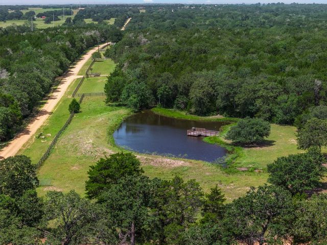 200 Fayetteville Farms, Fayetteville, TX 78940