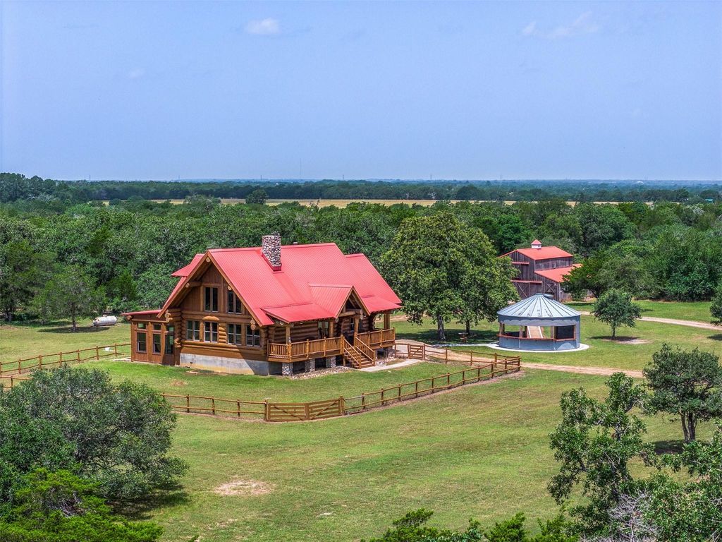 200 Fayetteville Farms, Fayetteville, TX 78940