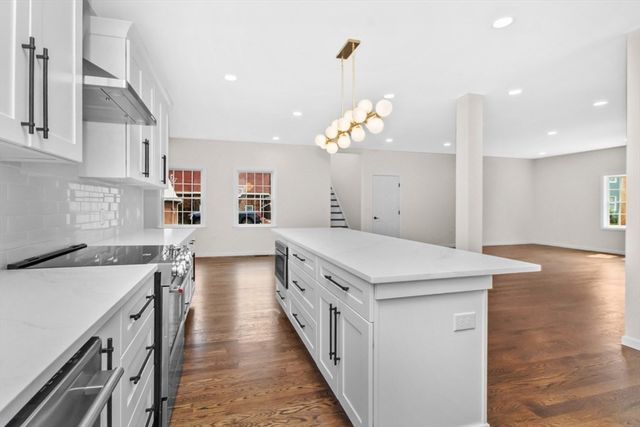 11 Kernwood Ave, Beverly, MA 01915