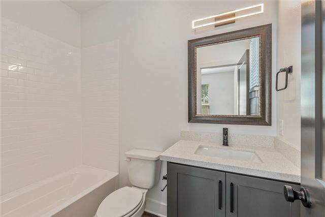 704 Eisenhower, College Station, TX 77840