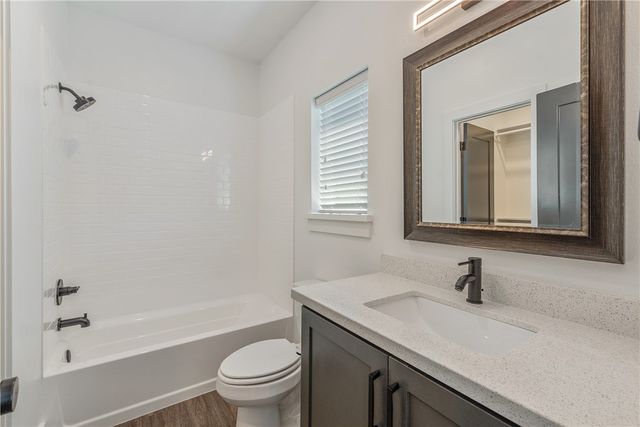 704 Eisenhower, College Station, TX 77840