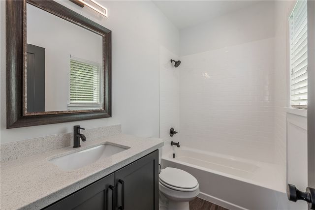 704 Eisenhower, College Station, TX 77840