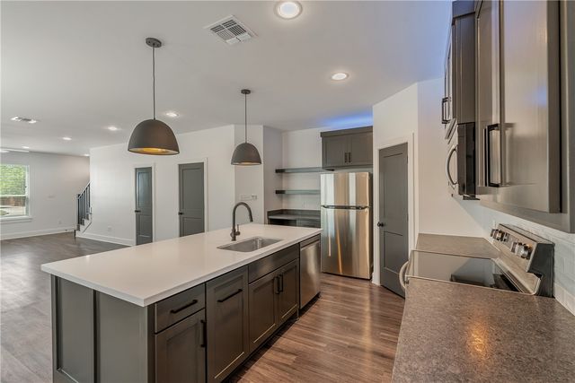 704 Eisenhower, College Station, TX 77840