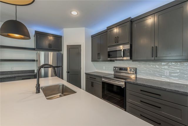 704 Eisenhower, College Station, TX 77840