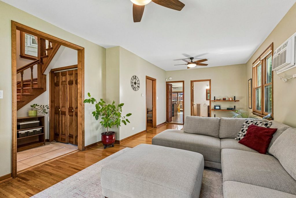 4731 N Kilbourn Avenue, Chicago, IL 60630 — photo 2