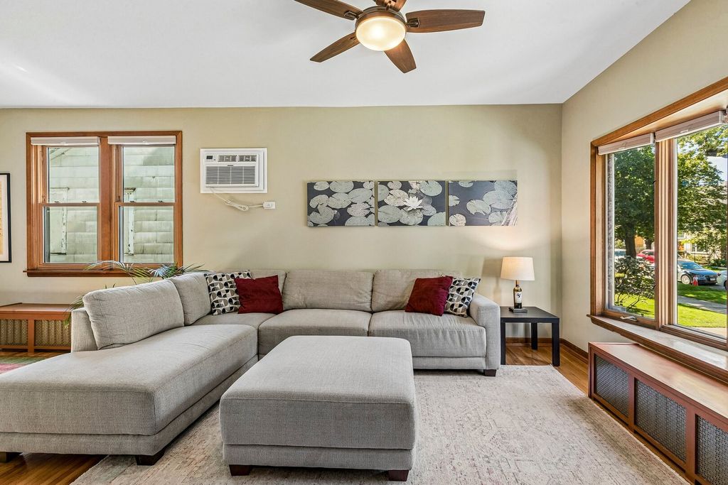 4731 N Kilbourn Avenue, Chicago, IL 60630 — photo 3