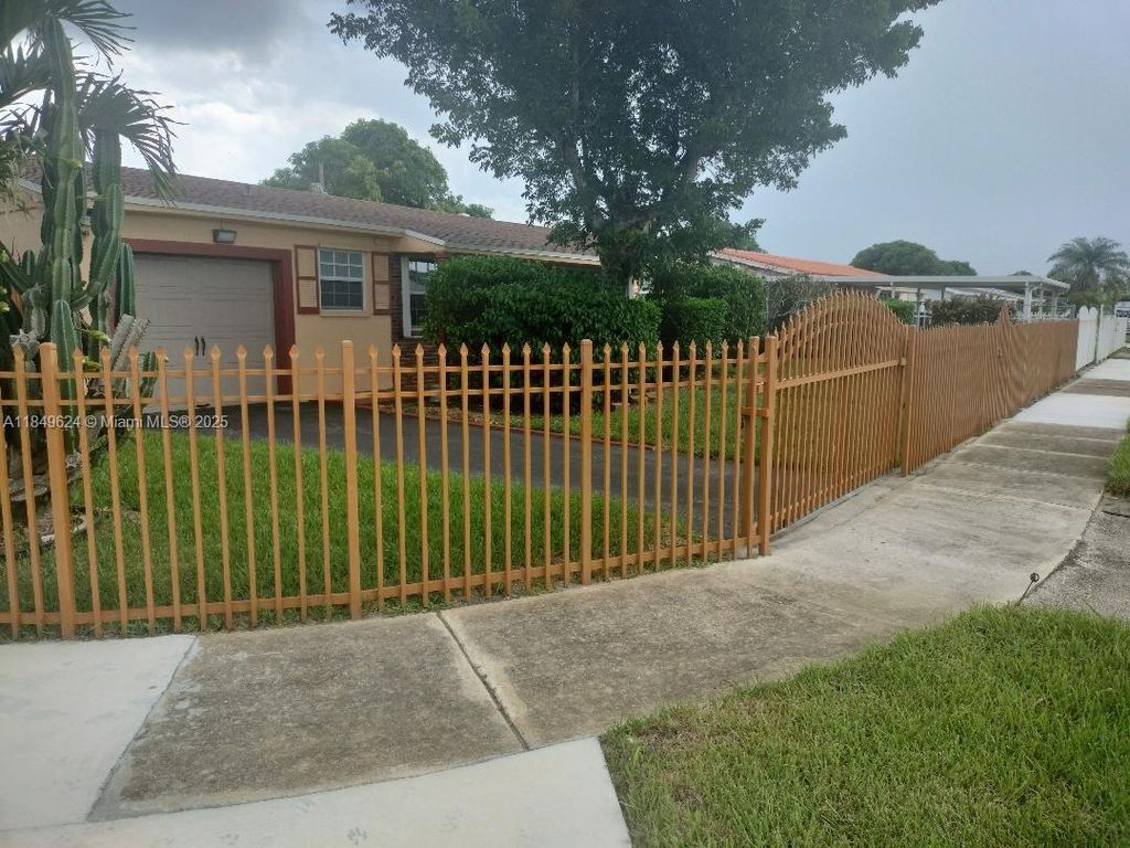 2841 NW 212th St, Miami Gardens, FL 33056