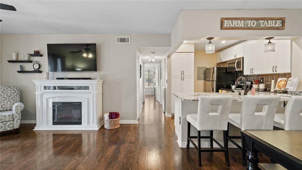 Image 4 of property listing at 8203 SUN SPRING CIRCLE 12, Orlando, FL 32825